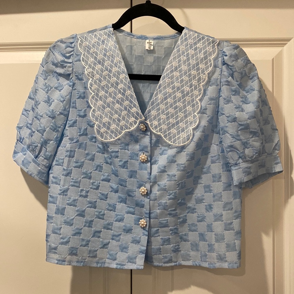 Baby Blue Bib Collar Short Sleeve Embellished Cropped Blouse. Size Small.